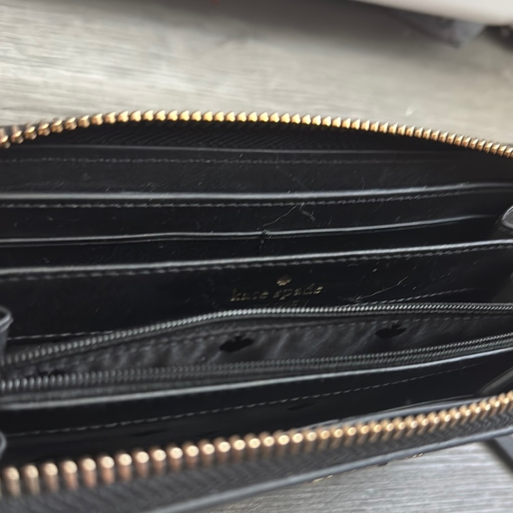 Kate Spade Blk&Gold Full Size Wallet w/Multiple Compartments and Card Holders - Picture 6 of 12